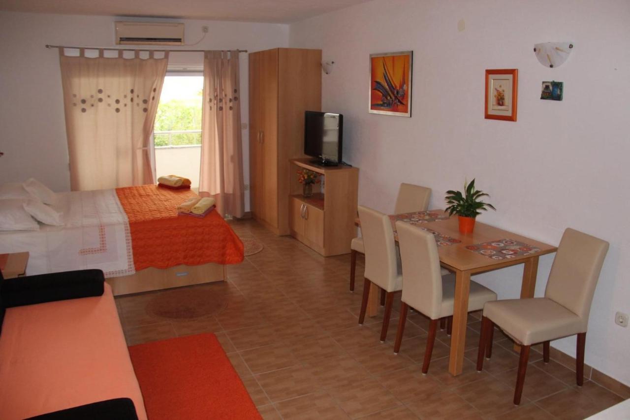 Apartmani NiMa Tucepi Bagian luar foto
