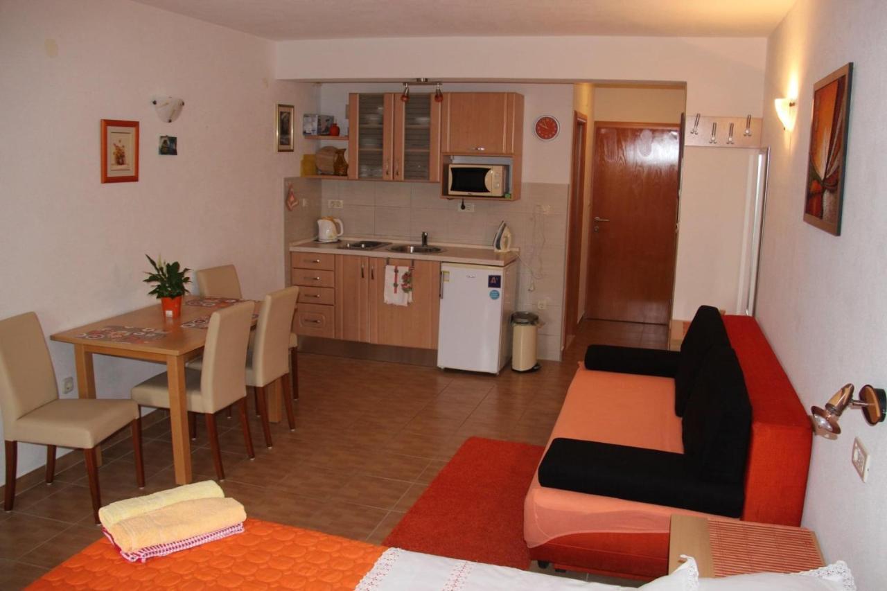 Apartmani NiMa Tucepi Bagian luar foto