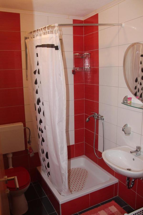Apartmani NiMa Tucepi Bagian luar foto